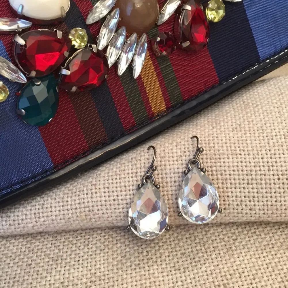Acrylic Clear Pear Gems Set in Gunmetal